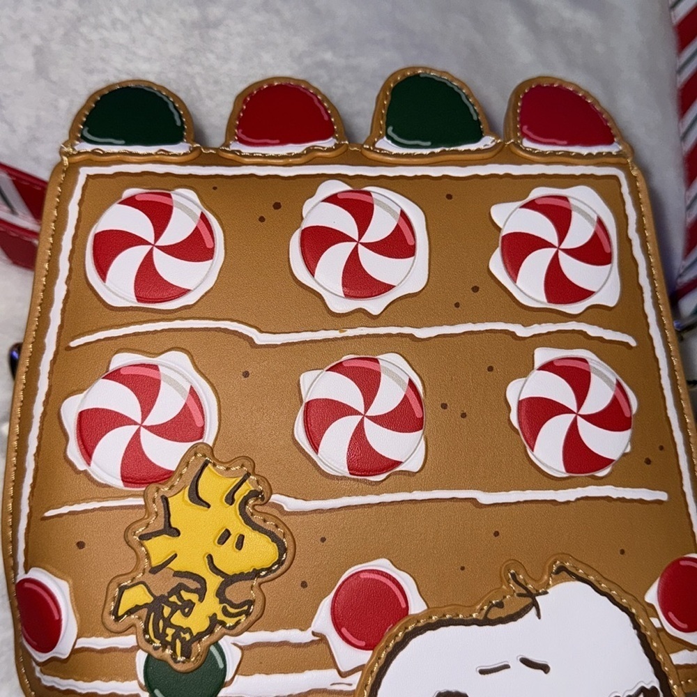 Loungefly Peanuts Christmas Gingerbread Snoopy Woodstock Doghouse Crossbody Bag - Picture 4 of 11